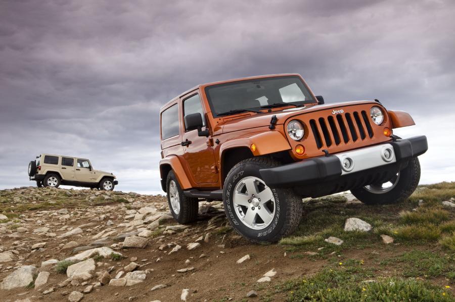  Jeep Wrangler Sahara 2011 года  (фото 4 из 15)